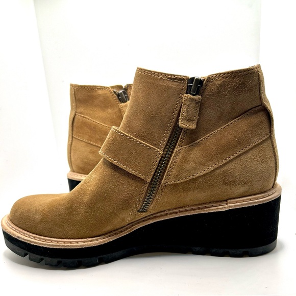 NWOT Eileen Fisher Cargo Platform Wedge Ankle Bootie. Color: Savana Size: 6.5 - Picture 11 of 15